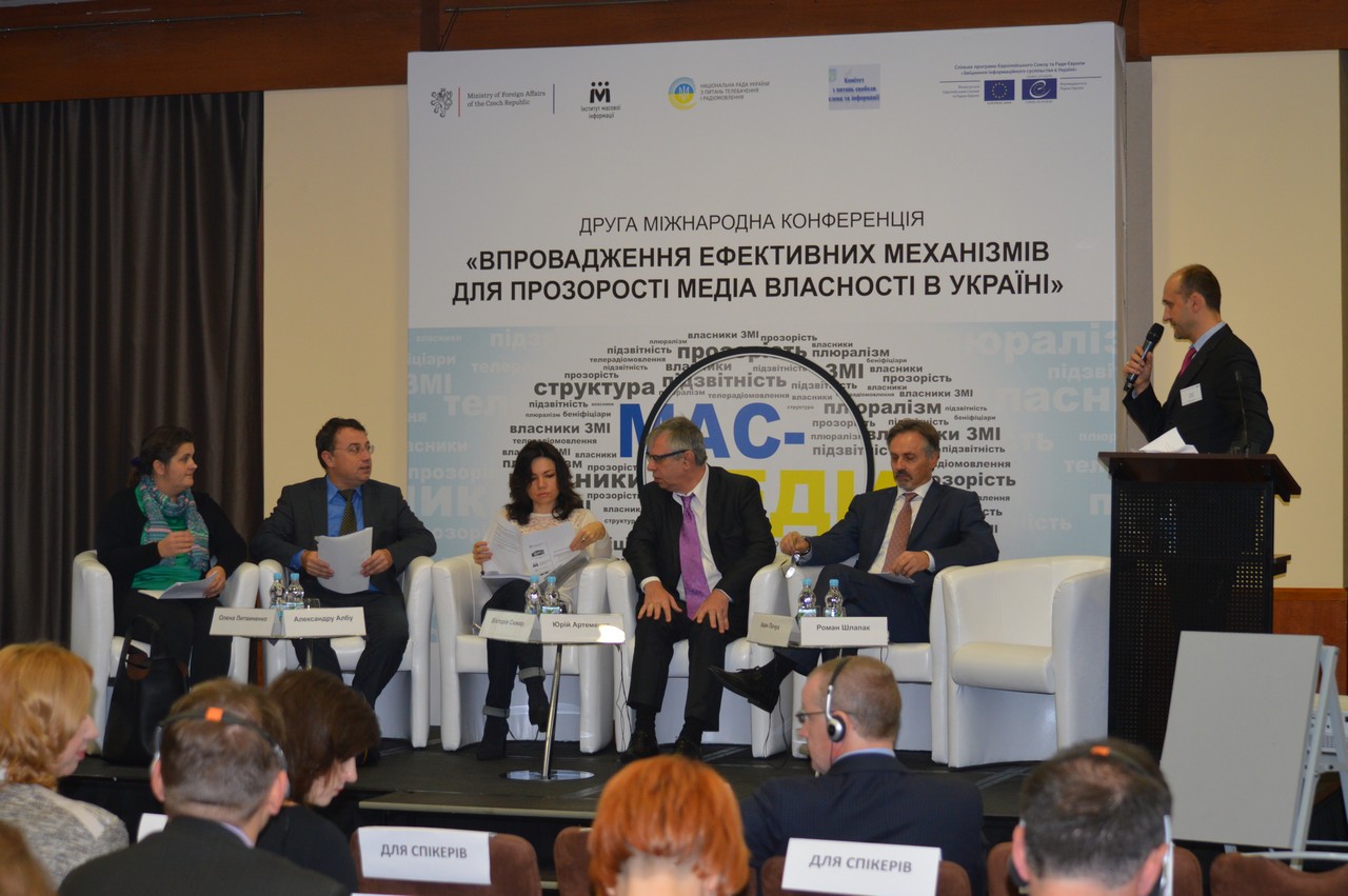 Посольство Чехії представляв Надзвичайний і Повноважний Посол Іван Почух (сидить крайній справа). 