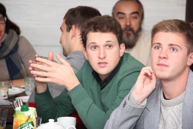 Іван Антипенко (у центрі) Іван Антипенко (у центрі)