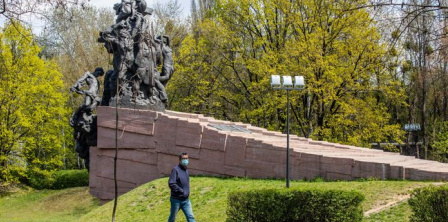 Як російська пропаганда використовує скандал з меморіалом у Бабиному Яру Фото – Микола Тимченко / "День"