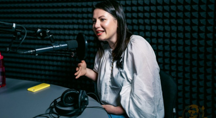 Ірина на радіопередачі "Вінілосховище", радіостанція ReLife. Фото з архіву Ірини Земляної
