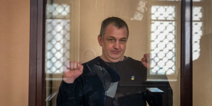 Vladyslav Yesypenko at the Simferopol district "court", December 13, 2021. Photo by the Graty