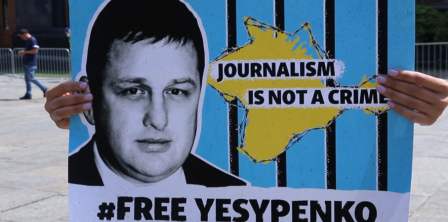 RSF та EFJ вважають знущанням та пародією вирок Єсипенку Фото – Олександра Сурган / Крим.Реалії