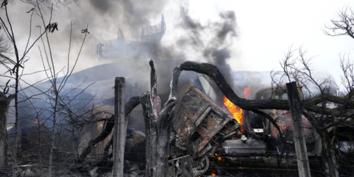 Наслідки удару по Маріуполю, 24 лютого 2022 року. Фото – Sergei Grits / AP