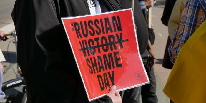 Акція проти російської пропаганди та війни в Україні, 9 травня, місто Гетеборг, Швеція. Фото – @vyacheslavturovski