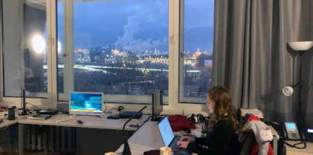 Кореспондентка Браяр Стюарт, січень 2022 рік, московський офіс CBC. Фото – CBC