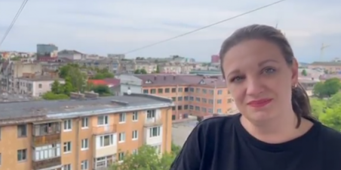 Журналістка Радіо Трек Ольга Мартинюк. Фото – скриншот з відео. 