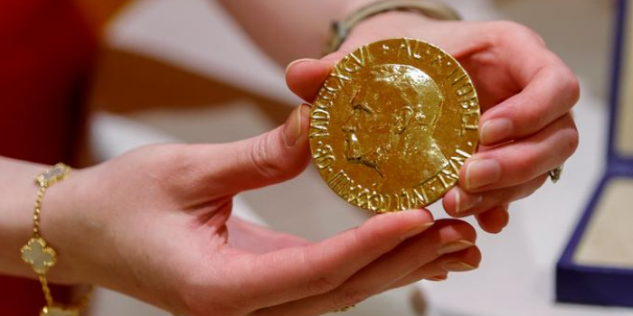 Muratov's Nobel medal, photo: AP