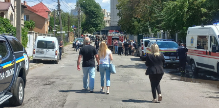 Left – cameraman and journalist of communal TV channel "Vita," who arrived at the site, right – Vinnytsia deputy mayor Halyna Yakubovych. Photo credit: Vadym Pavlov's Facebook.