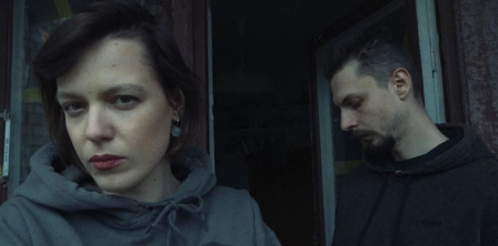 Фото – кадр із фільму "Правило двох стін"