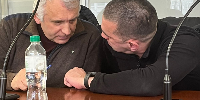 Ruslan Marchuk (to the right) with his lawyer. Photo: the Advocacy Advisory Panel on Facebook