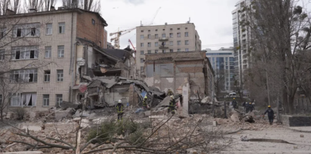 Росіяни зруйнували 25 березня частину будівлі Академії декоративно-прикладного мистецтва і дизайну імені М. Бойчука в Києві. Фото – mcip.gov.ua