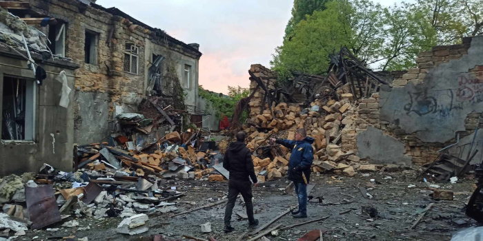 Зруйнований будинок, де була квартира Лариси Кузори. Фото Лариса Кузора надала ІМІ 