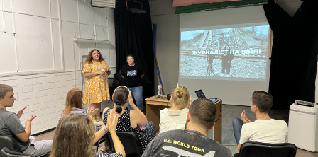 War reporter Valentyna Hurova gives a training class at the Mediabaza, photo by Mediabaza Dnipro