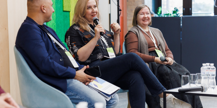 Oksana Romaniuk (center) speaking at the conference "DisOut: Pushing manipulation out of the information space" in Kyiv on October 25, 2024. Photo by Serhiy Khandusenko, Internews Ukraine