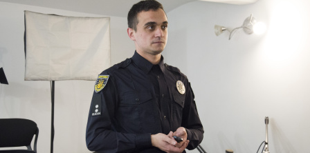 Taras Mocherniuk, senior operative at the cyber crime department of the Chernivtsi Oblast Cyberpolice. Photo by Alyona Chorna