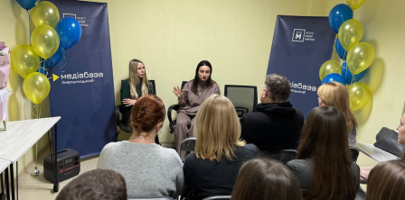 Ольга Загоруйко та Альона Береза під час відкриття Медіабази Хмельницький 10 січня 2025 року. Фото – Марія Турчина